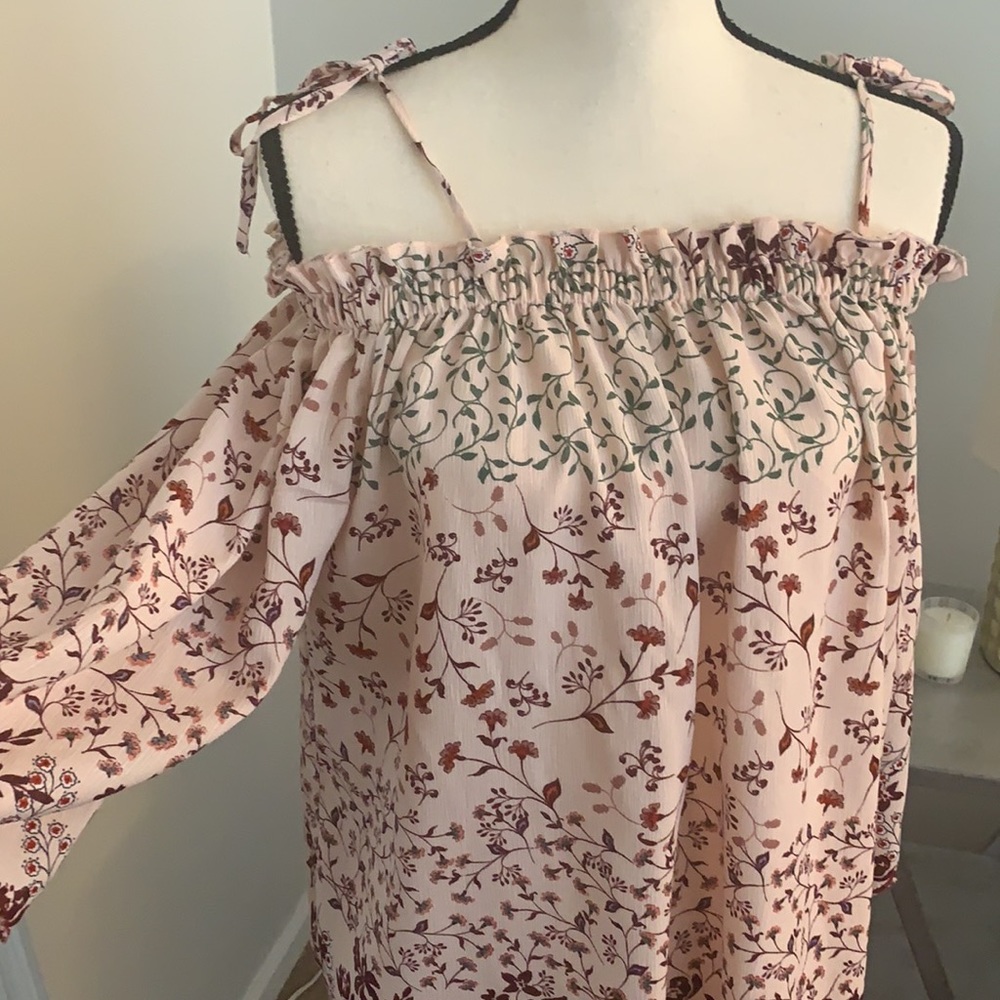 Blouse- on or off shoulders- floral